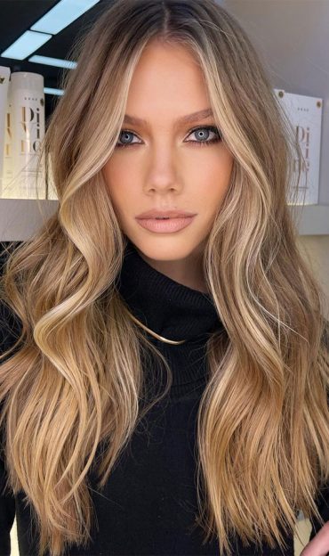 49 Autumn 2022 Hair Colour Trends : Vanilla Blonde + Face Lights