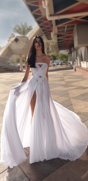 50 Breathtaking Wedding Dresses In 2022 Modern Tull Skirt Wedding Dress 1874