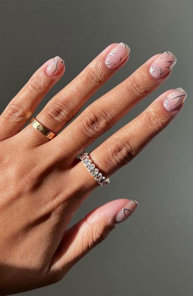 35-nail-trends-2023-to-have-on-your-list-minimalist-chrome-short-nails