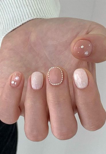 25 Beautiful Neutral Nails To Welcome 2023 Mix N Match Pearl Short Nails