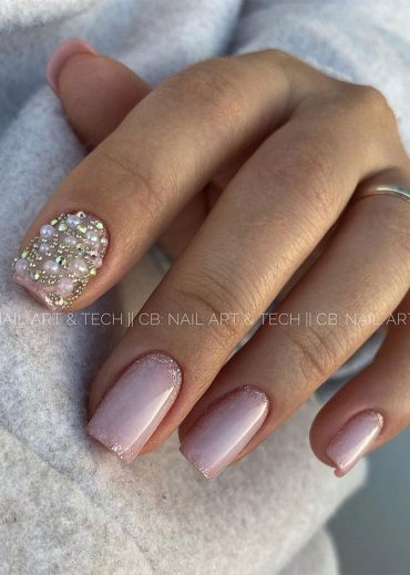 25 Beautiful Neutral Nails To Welcome 2023 Pearl Subtle Glitter Nails 