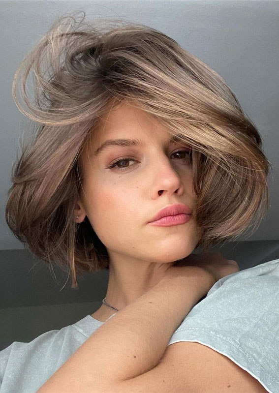 35 Sleek and Chic Bob Hairstyles : Brunette with Smokey Face Highlights