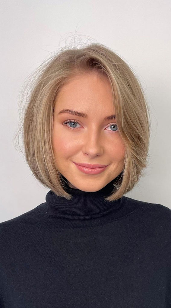 52 Best Bob Haircut Trends To Try in 2023 : Creamy Blonde Chin