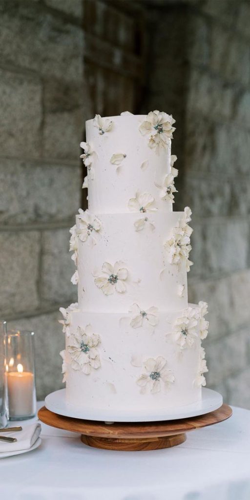 40 Beautiful Wedding Cake Trends 2023 Timeless & Delicate White Cake