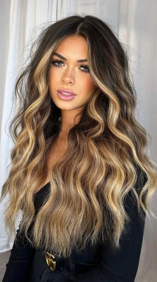 50+ Ways To Wear Spring's Best Hair Colours : Honey Blonde Lightened