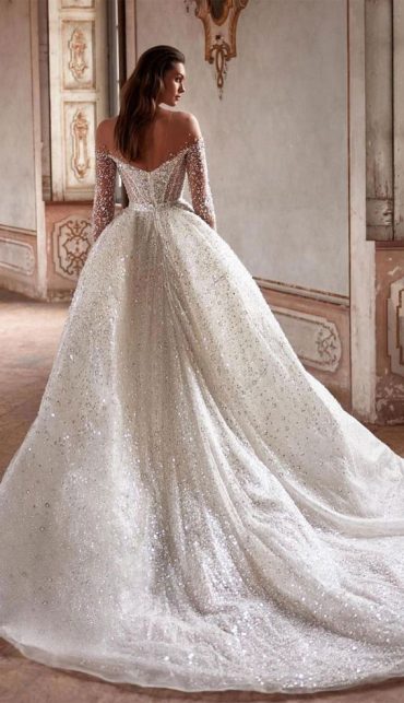 Timeless Wedding Dresses To Lookout : Shimmery Ball Gown Wedding Dress