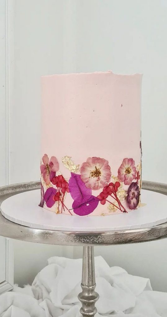 33 Edible Flower Cakes That're Simple But Outstanding : Blush Pink Cake