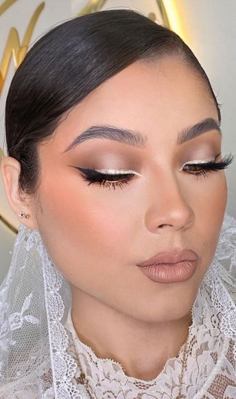 50 Romantic Wedding Makeup Ideas Gold Glitter Black Liner