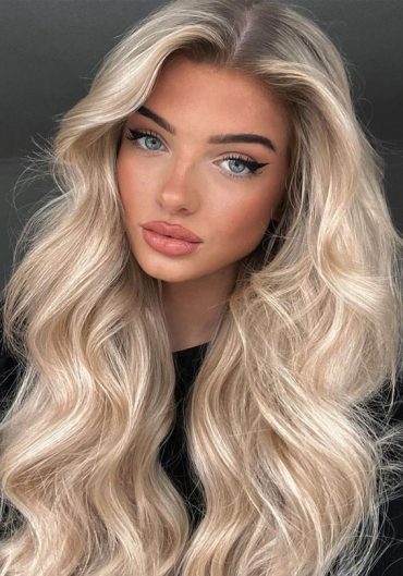 57 Cute Hair Colours and Hairstyles : Fizzy Champagne Blonde