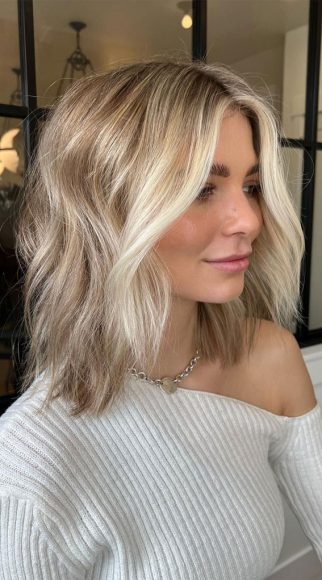 50 Cute Summer Hair Colours : Mousy Blonde Lob Length