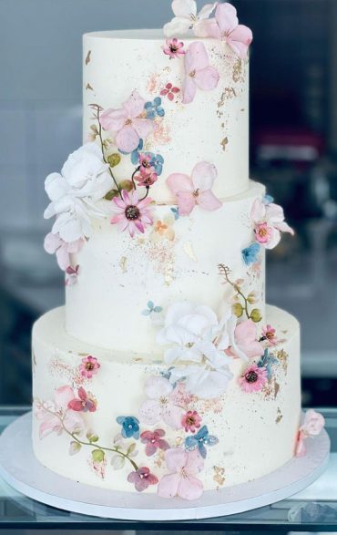 Beautiful 50+ Wedding Cakes to Suit Different Styles : A mix of edible ...