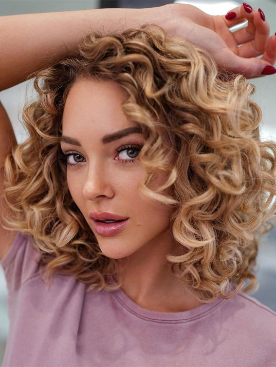 20 Romantic Curly Bob haircuts : Curly Blonde Balayage Side Part