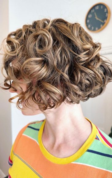 20 Romantic Curly Bob haircuts : Big Curl Short Bob