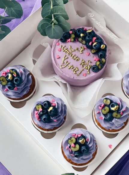 40 Sweet Temptations Irresistible Cupcake Creations : Blueberry & Pink ...