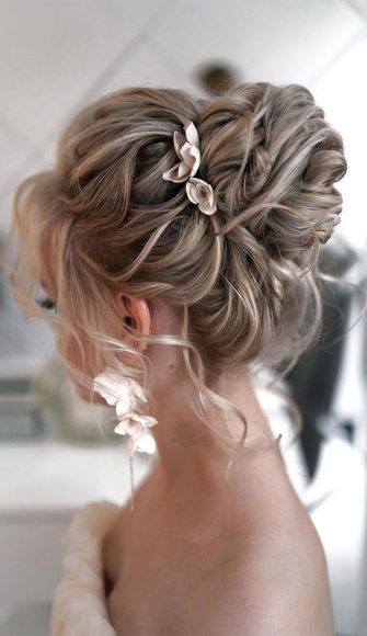 50+ Classic Wedding Hairstyles That Never Go Out of Style : Soft ...