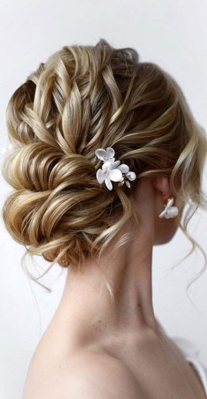 50+ Classic Wedding Hairstyles That Never Go Out of Style : Soft Curl ...