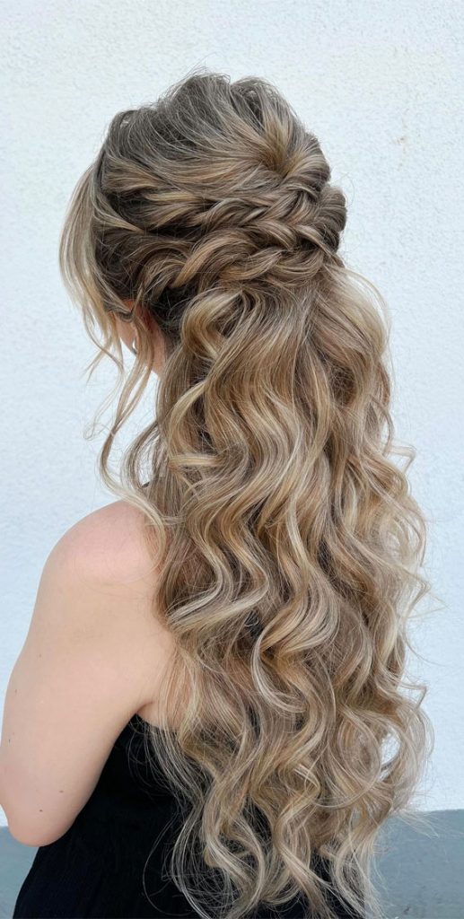 30 Chic And Versatile Hairstyles For The Fashion-Forward Bride : Subtle ...