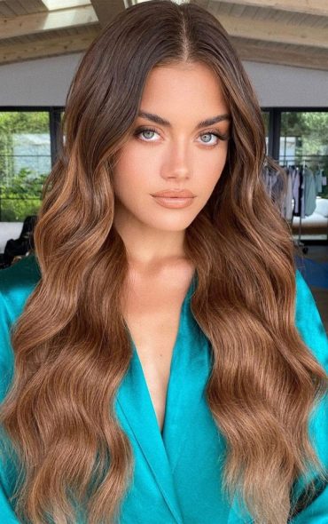 54 Trendy Hair Colour Ideas to Rock This Autumn : Chestnut Balayage