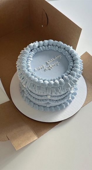 40 Delightful Lambeth Birthday Cake Ideas Periwinkle Tone Round Cake 7841