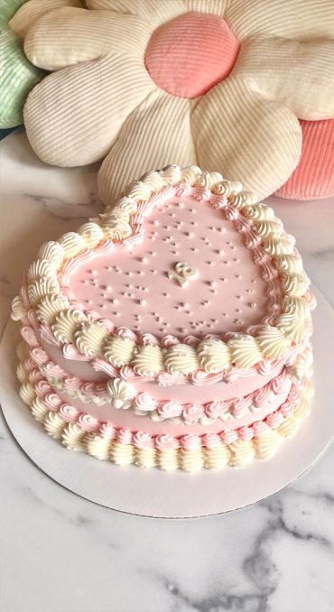 50 Cute Vintage Style Cake Delight Ideas : Pink & White Cake with ...