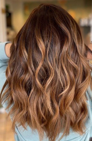 50 Fall Hair Colour Ideas For A Cozy Season Caramel Swirl Delight