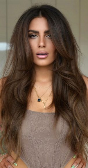 50 Fall Hair Colour Ideas for a Cozy Season : Mocha 90s Vibe