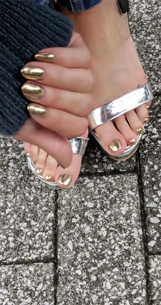 40+ Brilliant Chrome Nail Art Designs Matching Chrome Toes & Nails