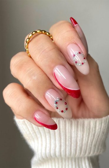 Festive Fingertips Enchanting Christmas Nail Ideas Silver Wreath