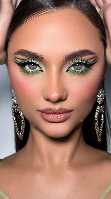 35 Festival-ready Makeup Inspirations : Mint Fusion