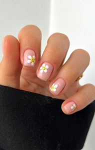 35 Trendsetting Nail Designs for the Season Smiley Daisy Nails