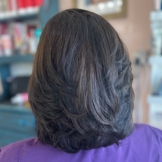 This Shoulder-Length Haircut with Layers Looks Voluminous
