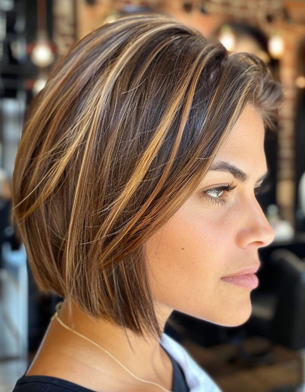 25 Trendy Bob Hairstyles : Sleek Bob with Honey Highlights