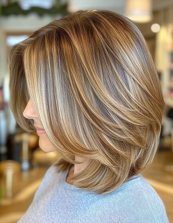 40 Layered Bob Haircuts to Try Now : Honey Blonde Layered Lob