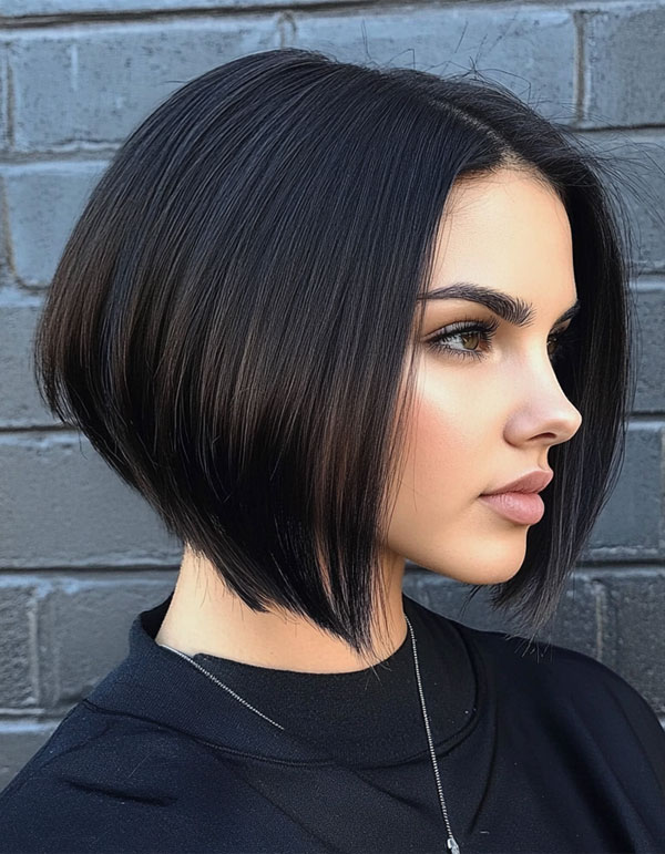 40 Cute Short Haircuts & Hairstyles : Sharp Angled Bob with a Sleek Finish