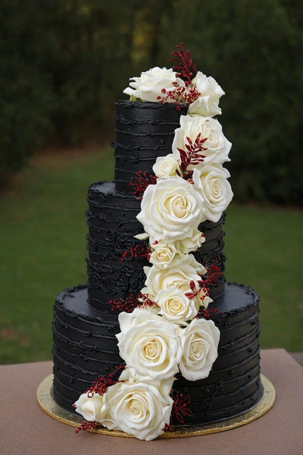 Black Three-Tiered Buttercream Cake, wedding cake trend, wedding cake