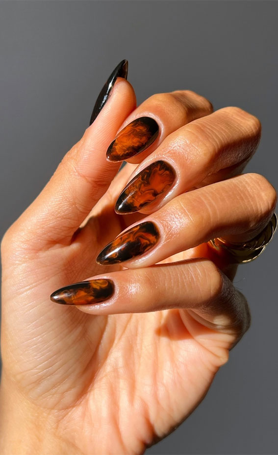 25 Stylish Autumn Nails To Make A Statement : Bold Tortoiseshell-Inspired Nails