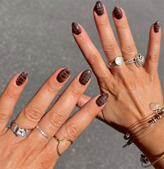 25 Stylish Autumn Nails To Make A Statement : Crocodile Chic Short Nails