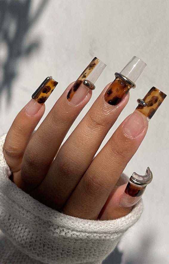 25 Stylish Autumn Nails To Make A Statement : Edgy Tortoiseshell with Metal Accents