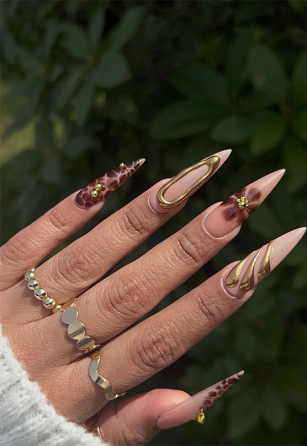 30 Cute Autumn Nail Designs to Fall For This Season : Golden Glam Stiletto Nails