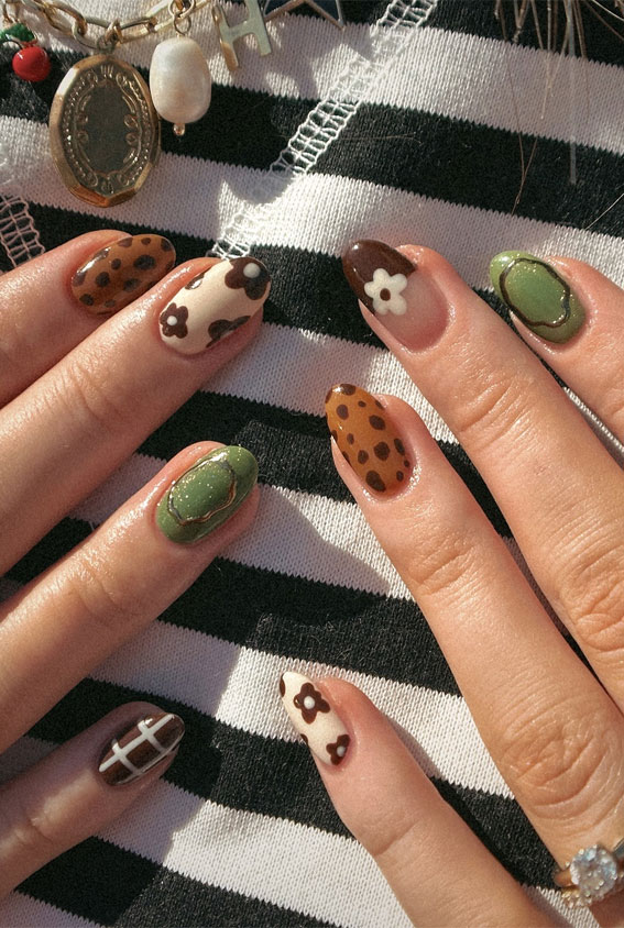 25 Stylish Autumn Nails To Make A Statement : Retro Floral & Animal Print Mashup