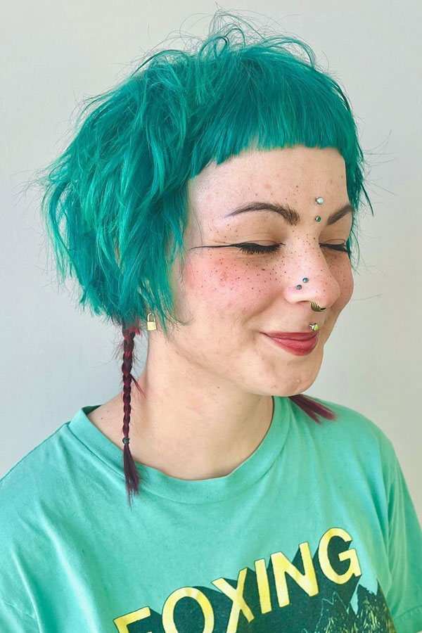 30 Short Shag Hairstyles for an Edgy Vibe : Teal Punk Shaggy Bob