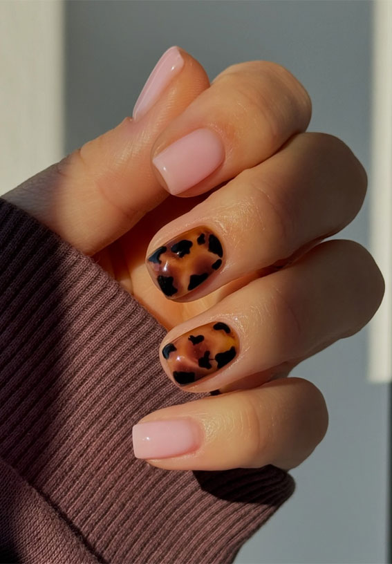 Tortoiseshell Accent & Blush Combo, stylish autumn nails, autumn nail art, autumn nail designs, trendy fall nails