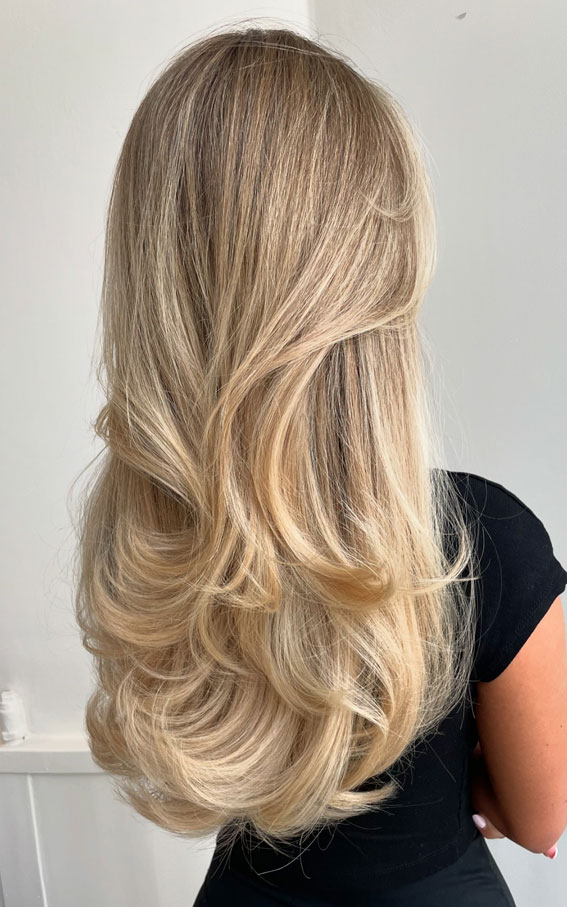 Buttery blonde layers, Subtle Hair Colour Idea, hair colours, Subtle hair colour for dark hair, Subtle hair colour for brunettes, Subtle hair colour for brown hair, Best subtle hair colour