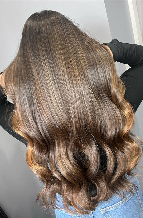 30 Subtle Hair Colour Ideas to Try : Caramel Brunette Waves