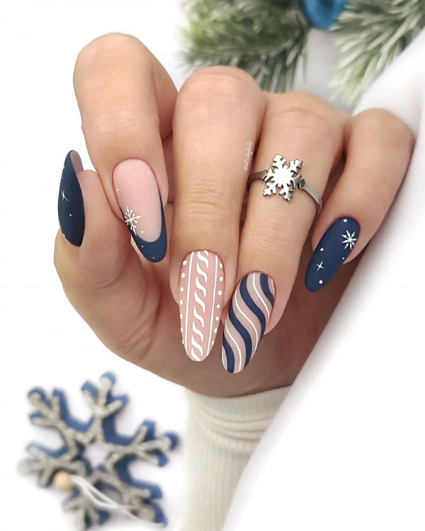 From Subtle to Sparkly Christmas Nails That Wow : Navy Blue Winter Night Nails