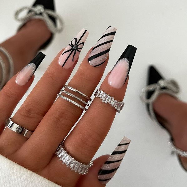 Black Chic Christmas Glam Nails, Acrylic Christmas nails, Press on Christmas nails, Christmas nail art, Christmas nail ideas, Christmas nails, mix and match festive holiday nails, cute Christmas nail designs, festive holiday nails