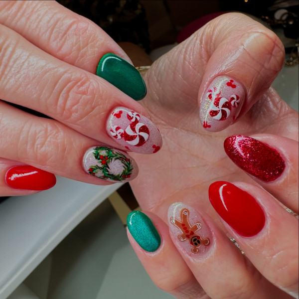 35 Cute Christmas Nail Art Ideas : Whimsical Christmas Nails