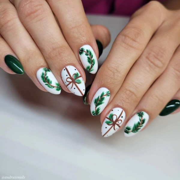 35 Cute Christmas Nail Art Ideas : Elegant Evergreen Wreaths Nails