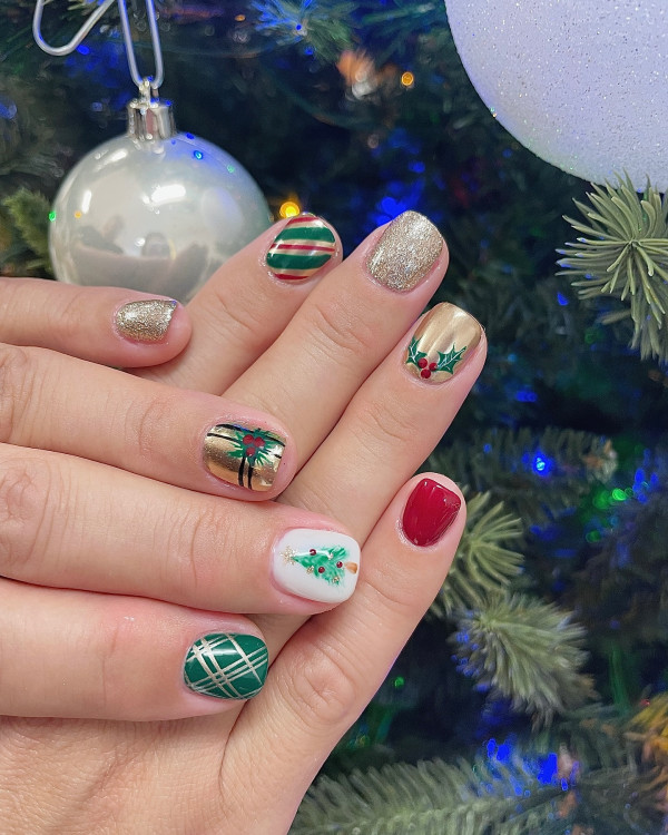 35 Cute Christmas Nail Art Ideas : Festive Mix & Match Nails