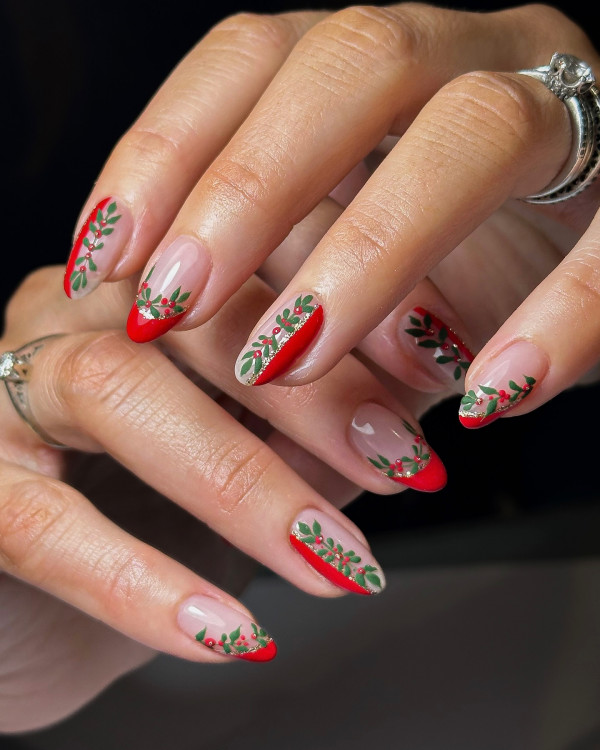 35 Cute Christmas Nail Art Ideas : Holiday Holly Tips